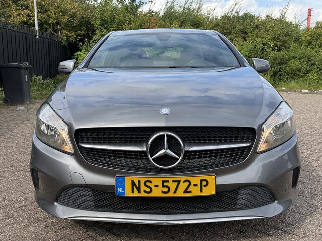 Mercedes-Benz A-KLASSE 180 Business Solution Carplay/Camera/Clima/Cruise/PDC