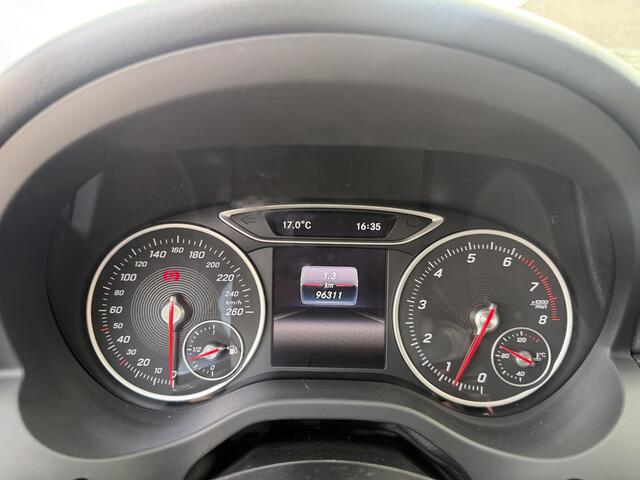 Mercedes-Benz A-KLASSE 180 Business Solution Carplay/Camera/Clima/Cruise/PDC