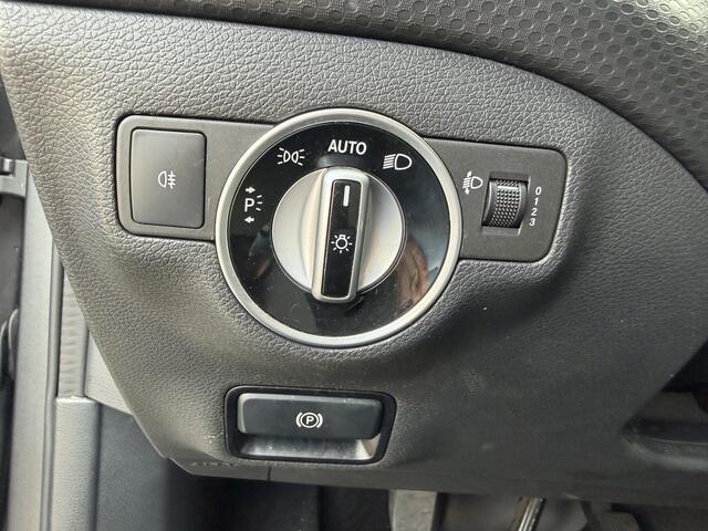 Mercedes-Benz A-KLASSE 180 Business Solution Carplay/Camera/Clima/Cruise/PDC