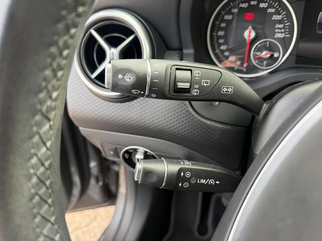 Mercedes-Benz A-KLASSE 180 Business Solution Carplay/Camera/Clima/Cruise/PDC