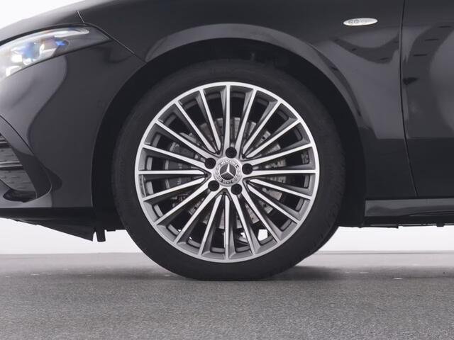 Mercedes-Benz A-KLASSE 250e AMG ** NIGHT, LEDER, TREKH, PANO, MEMO, 2-Zone CLIMA, 19-inch LMV, ** 1e EIG - UNFALLFREI ** ** INFORMEER OOK NAAR ONZE AANTREKKELIJKE FINANCIAL-LEASE TARIEVEN **