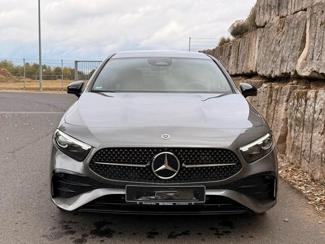 Mercedes-Benz A-KLASSE 250e AMG ** NIGHT, MBUX+, PANO, MEMO, DISTR, 2-Zone CLIMA, 19-inch LMV, ** 1e EIG - UNFALLFREI ** ** INFORMEER OOK NAAR ONZE AANTREKKELIJKE FINANCIAL-LEASE TARIEVEN **