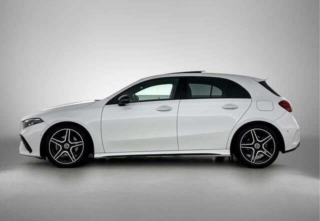 Mercedes-Benz A-KLASSE 180 Star Edition AMG Line Plus | Night pakket | Panorama Schuifdak | Cognac AMG interieur | Memory Seats | Parkeerpakket met 360°-camera | Head-Up display | Sfeerverlichting | Keyless Go pakket Inclusief 24 maanden MB Certified garantie voor Europa.