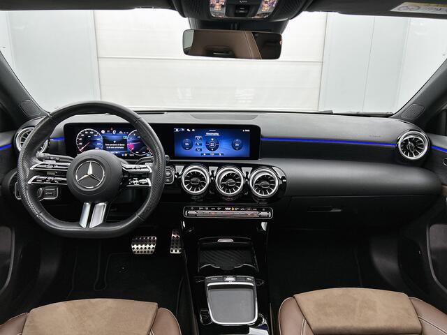 Mercedes-Benz A-KLASSE 180 Star Edition AMG Line Plus | Night pakket | Panorama Schuifdak | Cognac AMG interieur | Memory Seats | Parkeerpakket met 360°-camera | Head-Up display | Sfeerverlichting | Keyless Go pakket Inclusief 24 maanden MB Certified garantie voor Europa.