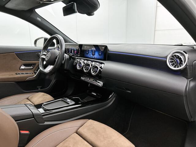 Mercedes-Benz A-KLASSE 180 Star Edition AMG Line Plus | Night pakket | Panorama Schuifdak | Cognac AMG interieur | Memory Seats | Parkeerpakket met 360°-camera | Head-Up display | Sfeerverlichting | Keyless Go pakket Inclusief 24 maanden MB Certified garantie voor Europa.