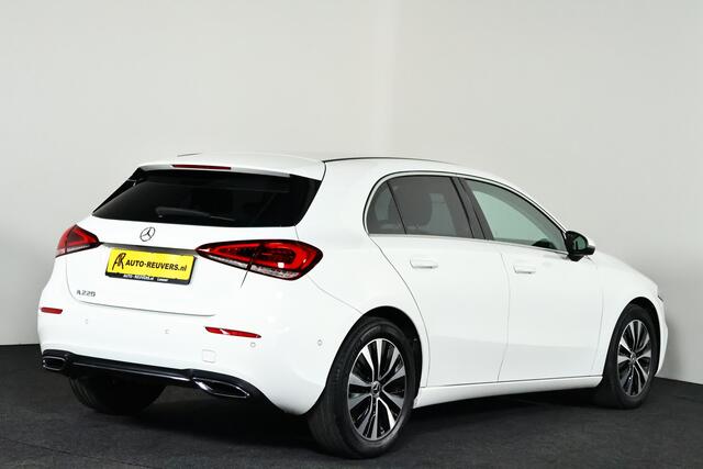 Mercedes-Benz A-KLASSE 220 4MATIC Premium / LED / Navi / Camera / LMV