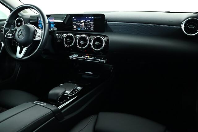 Mercedes-Benz A-KLASSE 220 4MATIC Premium / LED / Navi / Camera / LMV