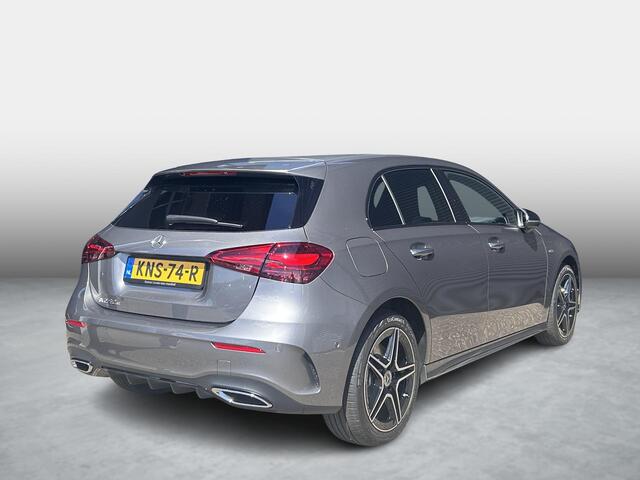 Mercedes-Benz A-KLASSE 250 e Business Solution AMG | Panorama - Schuifdak | Multibeam Led | Apple Carplay & Android Auto | Sfeerverlichting | Stoelverwarming Voorin | Achteruitrijcamera | Nightpakket