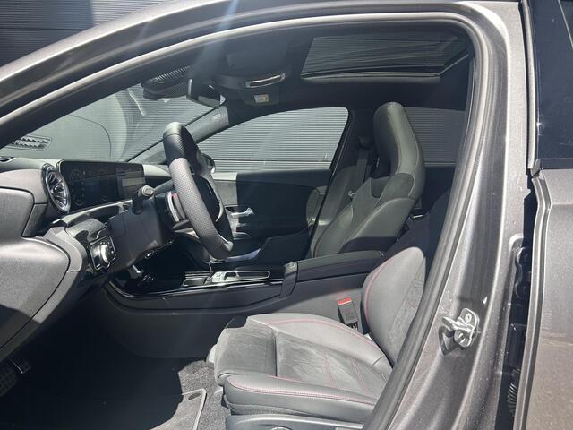 Mercedes-Benz A-KLASSE 250 e Business Solution AMG | Panorama - Schuifdak | Multibeam Led | Apple Carplay & Android Auto | Sfeerverlichting | Stoelverwarming Voorin | Achteruitrijcamera | Nightpakket