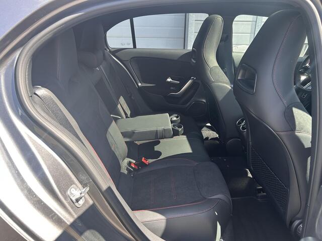 Mercedes-Benz A-KLASSE 250 e Business Solution AMG | Panorama - Schuifdak | Multibeam Led | Apple Carplay & Android Auto | Sfeerverlichting | Stoelverwarming Voorin | Achteruitrijcamera | Nightpakket