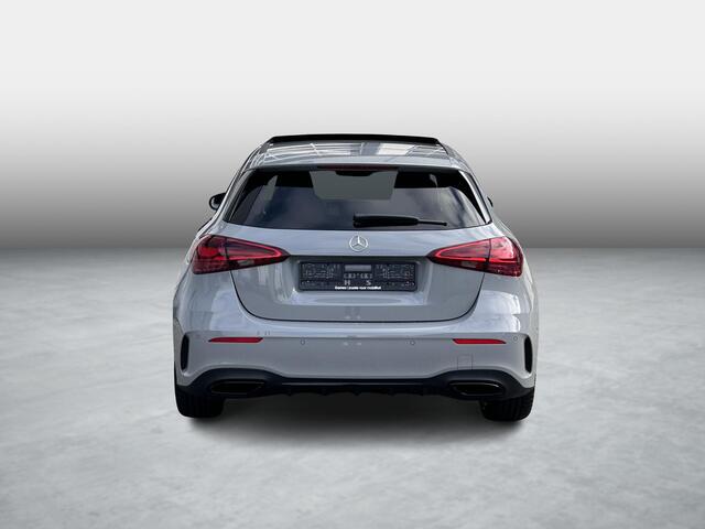 Mercedes-Benz A-KLASSE 180 Business Solution AMG | AMG Plus Pakket | Night Pakket | Panoramadak | Burmester Surround Sound | 360° Camera | Dodehoekassistent | Head-up Display | Elektrisch Verstelbare Stoelen + Memory "| DEMO Beschikbaar vanaf December