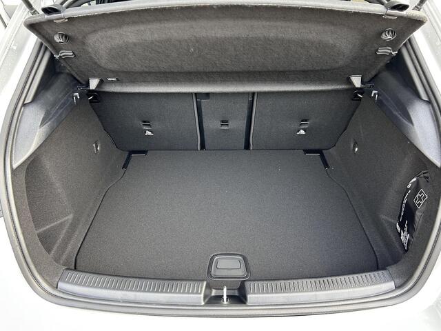 Mercedes-Benz A-KLASSE 180 Business Solution AMG | AMG Plus Pakket | Night Pakket | Panoramadak | Burmester Surround Sound | 360° Camera | Dodehoekassistent | Head-up Display | Elektrisch Verstelbare Stoelen + Memory "| DEMO Beschikbaar vanaf December