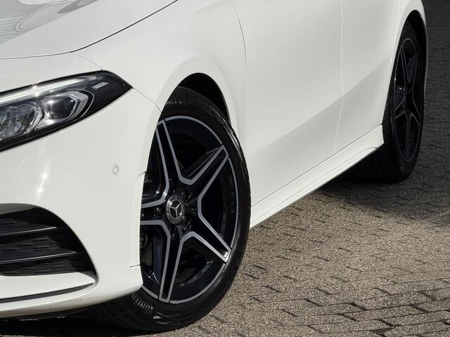 Mercedes-Benz A-KLASSE 180 Premium AMG Line | Pano-Dak/Sfeerverlichting/Camera/18-inch