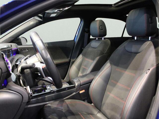 Mercedes-Benz A-KLASSE Limousine 180 Star Edition AMG Line | Panorama dak