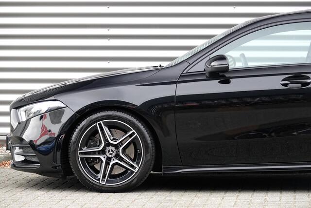 Mercedes-Benz A-KLASSE 250 Premium Plus AMG Line | Nightpakket | Pano | Camera | Sfeer | Burmester | Carplay |