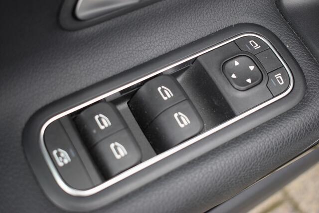 Mercedes-Benz A-KLASSE 180 Business Solution | Navigatie | Camera | Cruise Control | Climate Control |