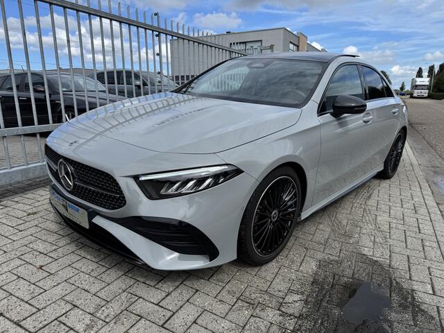 Mercedes-Benz A-KLASSE 180 Star Edition AMG Line Night edition Manufaktur Grijs Pano