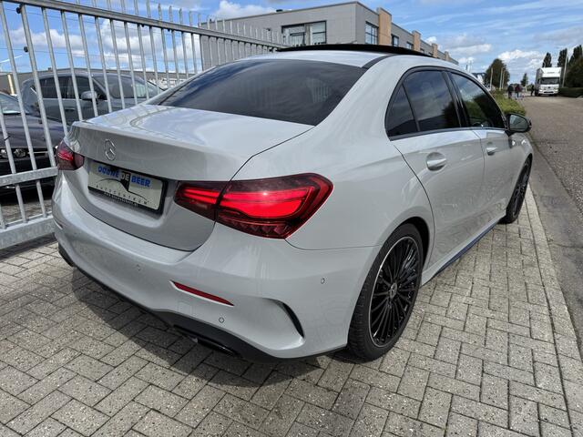 Mercedes-Benz A-KLASSE 180 Star Edition AMG Line Night edition Manufaktur Grijs Pano