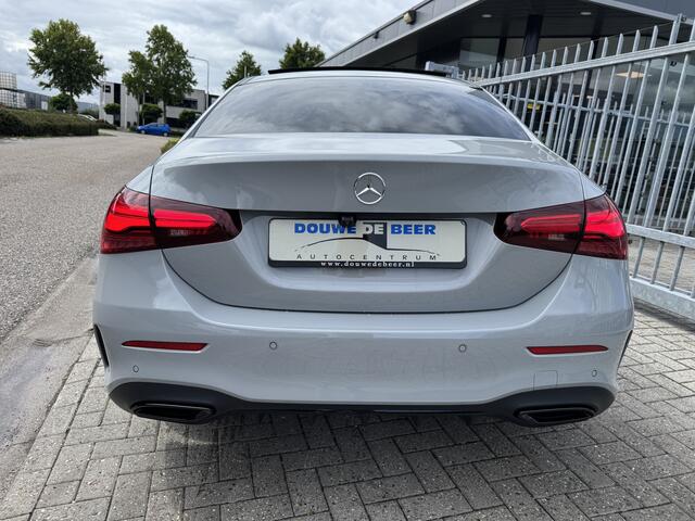 Mercedes-Benz A-KLASSE 180 Star Edition AMG Line Night edition Manufaktur Grijs Pano