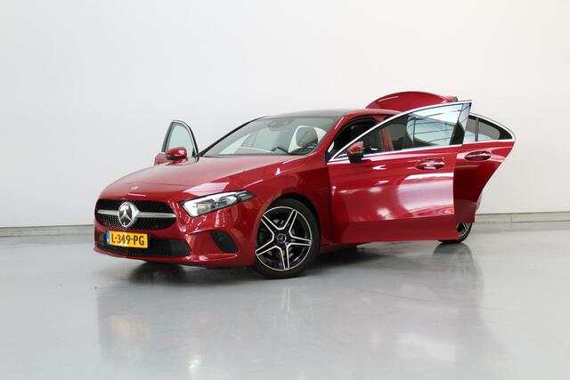 Mercedes-Benz A-KLASSE 180 Business Solution Luxury 136PK, RIJLAAR | PANORAMADAK | SFEERVERLICHTING | CAMERA | LEER | MEMORY STOELEN