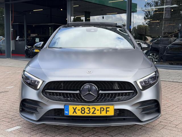 Mercedes-Benz A-KLASSE 200 Launch Edition Premium Plus AMG | PANORAMADAK | SFEER VERLICHTING | CAMERA | MAT GRIJS | STOELVERWARMING | NAVIGATIE | MATRIX LED | APPLE CARPLAY / ANDROID AUTO | CRUISECONTROL |