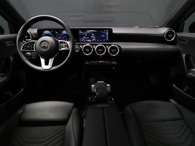 Mercedes-Benz A-KLASSE 180 Business Solution AMG [SCHUIFDAK, CAMERA, BLUETOOTH, STOELVERWARMING, SCHAKELFLIPPERS, NIEUWSTAAT]
