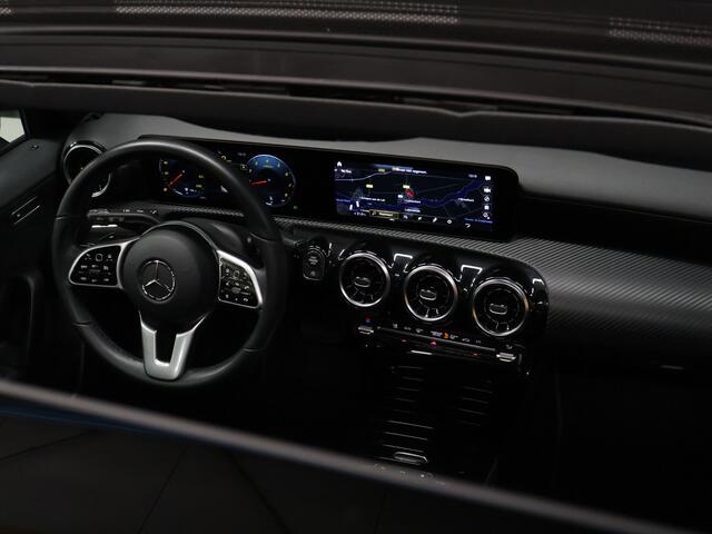 Mercedes-Benz A-KLASSE 180 Business Solution AMG [SCHUIFDAK, CAMERA, BLUETOOTH, STOELVERWARMING, SCHAKELFLIPPERS, NIEUWSTAAT]