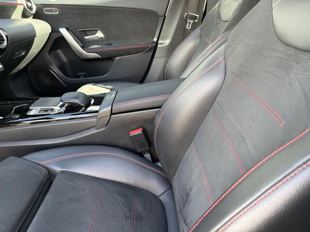 Mercedes-Benz A-KLASSE 200 Business Solution AMG bomvol|Panoramadak|Afneembare trekhaak| Automaat|priegel Nederlandse auto