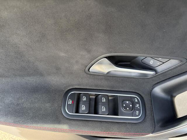 Mercedes-Benz A-KLASSE 200 Business Solution AMG bomvol|Panoramadak|Afneembare trekhaak| Automaat|priegel Nederlandse auto