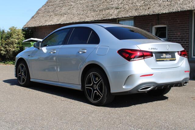 Mercedes-Benz A-KLASSE 250 e PHEV AMG SOh 97,1% PANO SFEER LED ORG NL 110000KM!!!
