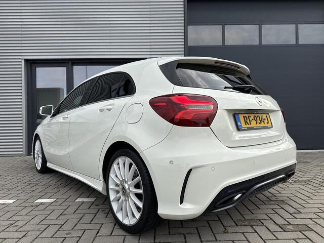 Mercedes-Benz A-KLASSE 160 AMG White Art Pakket ?Automaat ?Full LED ?Navigatie ?Camera ?Apple Carplay & Android Auto ?Half Leder Alcantara ?Sfeerverlichting ?Lichtmetaal