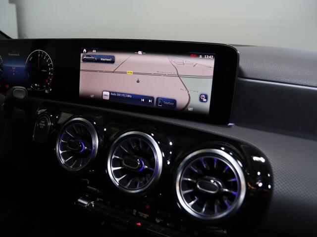 Mercedes-Benz A-KLASSE 250e Business Solution AMG | Panoramaschuifdak | Premium Plus | Head-up display | Dodehoekassistent |