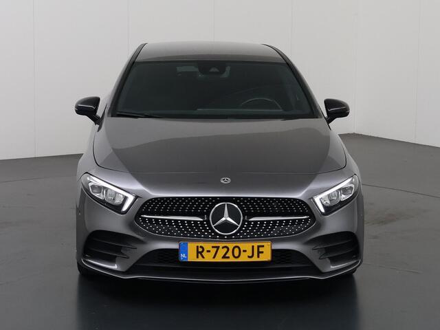 Mercedes-Benz A-KLASSE 180 Business Solution AMG | Night | Getint glas | Stoelverwarming | Widescreen | Sfeerverlichting |
