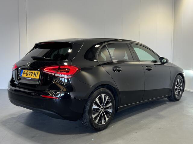 Mercedes-Benz A-KLASSE 200 AMG Line | Navigatie/Android/Apple Carplay | LM Velgen 18" | Voorstoelen Verwarmd | Achteruitrijcamera | Cruise Control | AMG-Styling | Airco |