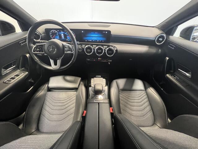 Mercedes-Benz A-KLASSE 200 AMG Line | Navigatie/Android/Apple Carplay | LM Velgen 18" | Voorstoelen Verwarmd | Achteruitrijcamera | Cruise Control | AMG-Styling | Airco |