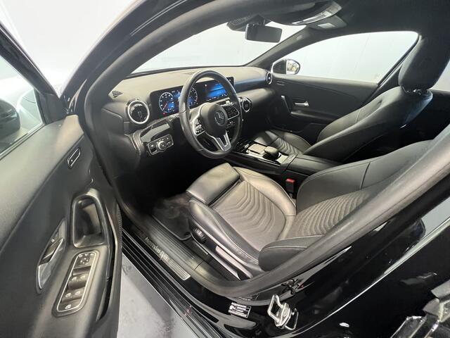 Mercedes-Benz A-KLASSE 200 AMG Line | Navigatie/Android/Apple Carplay | LM Velgen 18" | Voorstoelen Verwarmd | Achteruitrijcamera | Cruise Control | AMG-Styling | Airco |