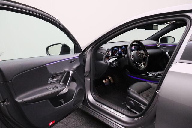 Mercedes-Benz A-KLASSE 200 Launch Edition Premium 2018 | Schuif Kantel Dak | Goed Onderhouden | Burmester Audio | Nationale Autopas | Boekjes | Onderhoudshistorie | Keyless | DAB Radio | 2 Sleutels