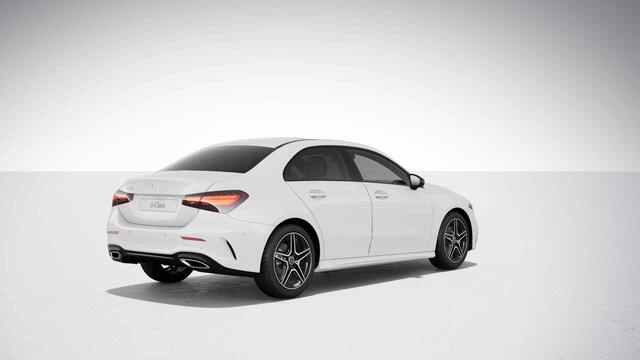 Mercedes-Benz A-KLASSE 180 Star Edition AMG Line | Night | Panoramadak | Multibeam | Widescreen | Stoelverwarming |