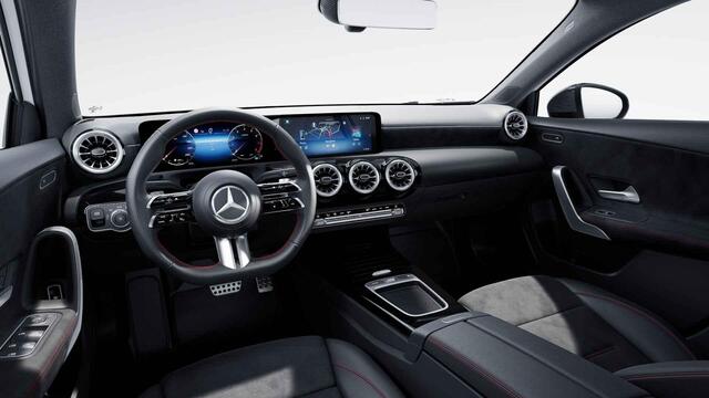 Mercedes-Benz A-KLASSE 180 Star Edition AMG Line | Night | Panoramadak | Multibeam | Widescreen | Stoelverwarming |