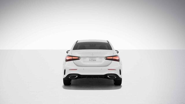 Mercedes-Benz A-KLASSE 180 Star Edition AMG Line | Night | Panoramadak | Multibeam | Widescreen | Stoelverwarming |