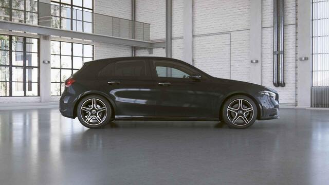Mercedes-Benz A-KLASSE 180 AMG Line | Night | Panoramadak | Stoelverwarming | Widescreen |