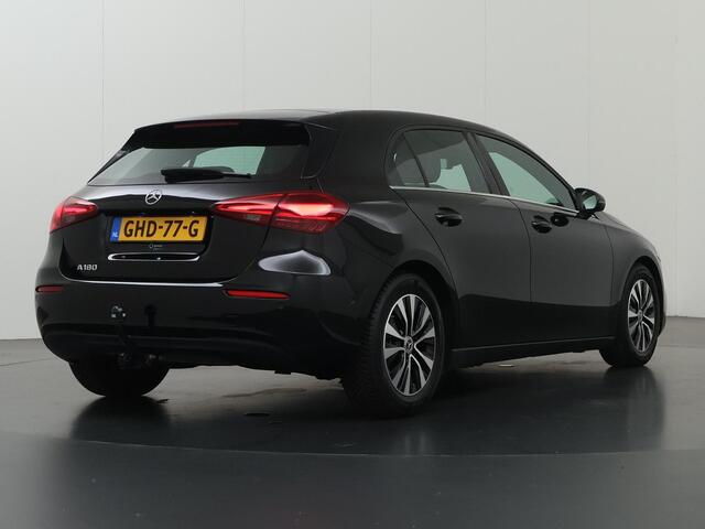 Mercedes-Benz A-KLASSE 180 Star Edition | Parkeerpakket | Widescreen | Stoelverwarming | Apple Carplay |