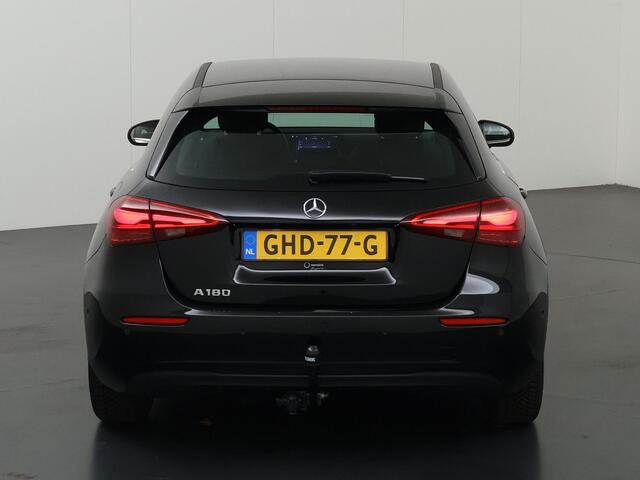 Mercedes-Benz A-KLASSE 180 Star Edition | Parkeerpakket | Widescreen | Stoelverwarming | Apple Carplay |