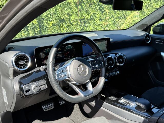 Mercedes-Benz A-KLASSE 200 AMG Pakket I Automaat I WideScreen
