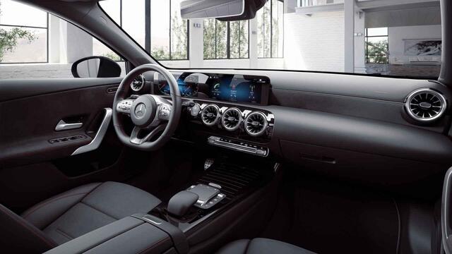Mercedes-Benz A-KLASSE 180 Premium Plus | AMG | Panoramadak | Widescreen | Rijassistentiepakket | Stoelverwarming |