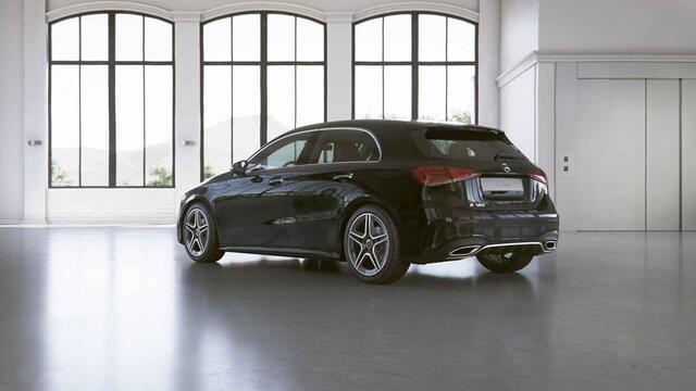 Mercedes-Benz A-KLASSE 180 Premium Plus | AMG | Panoramadak | Widescreen | Rijassistentiepakket | Stoelverwarming |