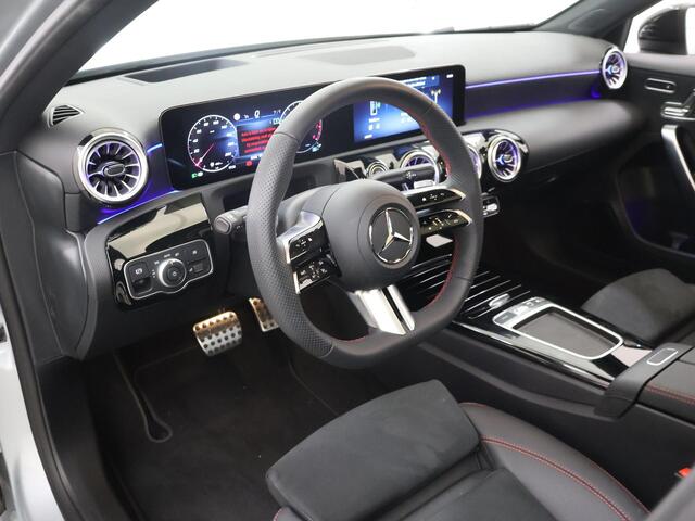 Mercedes-Benz A-KLASSE 180 Business Solution AMG | Panoramaschuifdak | Premium plus | Head-Up | Stoelverwarming | Achteruitrijcamera | MULTIBEAM LED |
