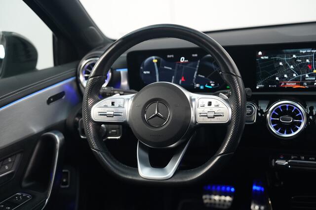 Mercedes-Benz A-KLASSE 250 e AMG ? 19" AMG ? PANO ? CAMERA ? NIGHT ? SFEERVERLICHTING ? MULTIBEAM ? CRUISE ? BTW ? 1.EIG