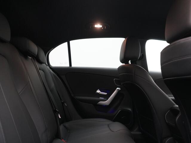 Mercedes-Benz A-KLASSE 250 e Progressive PHEV 218pk Dealer O.H. | Camera | Lederen Sportstoelen Ventilatie & Verwarmd | Burmester Audio | Blis | Sfeerverlichting | Apple Carplay | LED Koplampen | Cruise Control | Navigatie | DAB | 19"L.M | Plug In Hybrid