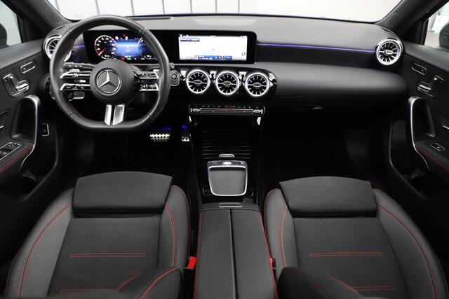 Mercedes-Benz A-KLASSE 250e AMG | 218PK | Head-up | Memory | Keyless-go | Sfeerverlichting | Distronic+ | Pano | Multibeam | Standkachel | 2024.